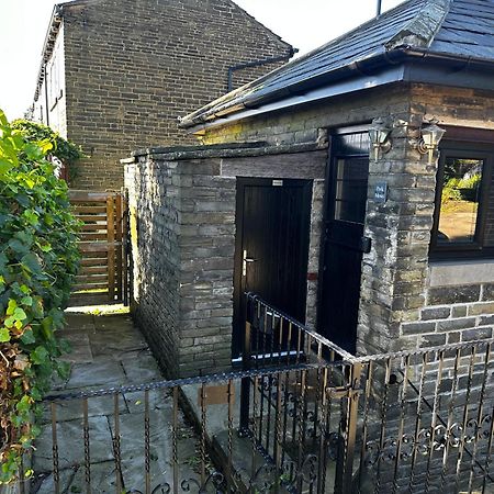 Unique Victorian Stable Conversion Halifax Eksteriør billede