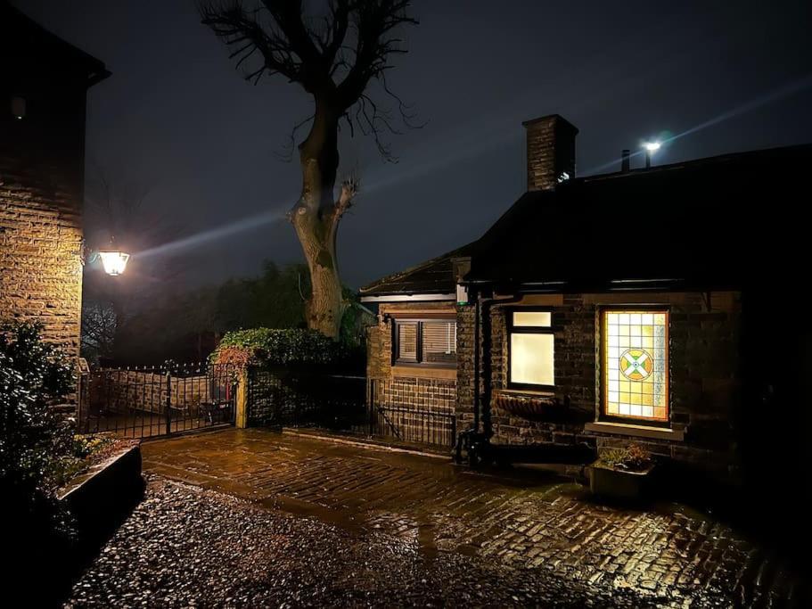 Unique Victorian Stable Conversion Halifax Eksteriør billede