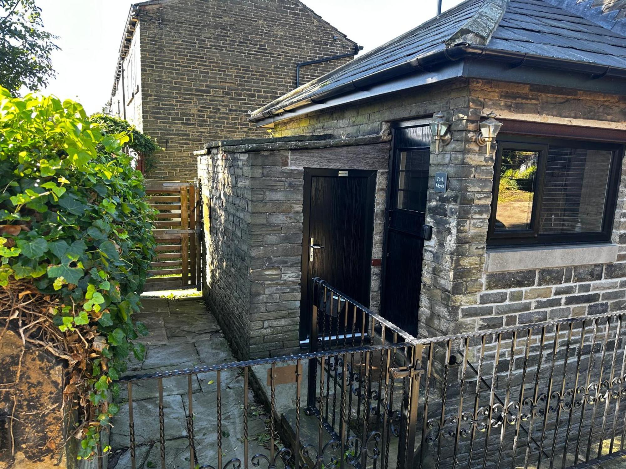 Unique Victorian Stable Conversion Halifax Eksteriør billede